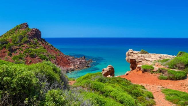 La playa virgen de Menorca con difícil acceso pero ubicada en un paraje natural increíble
