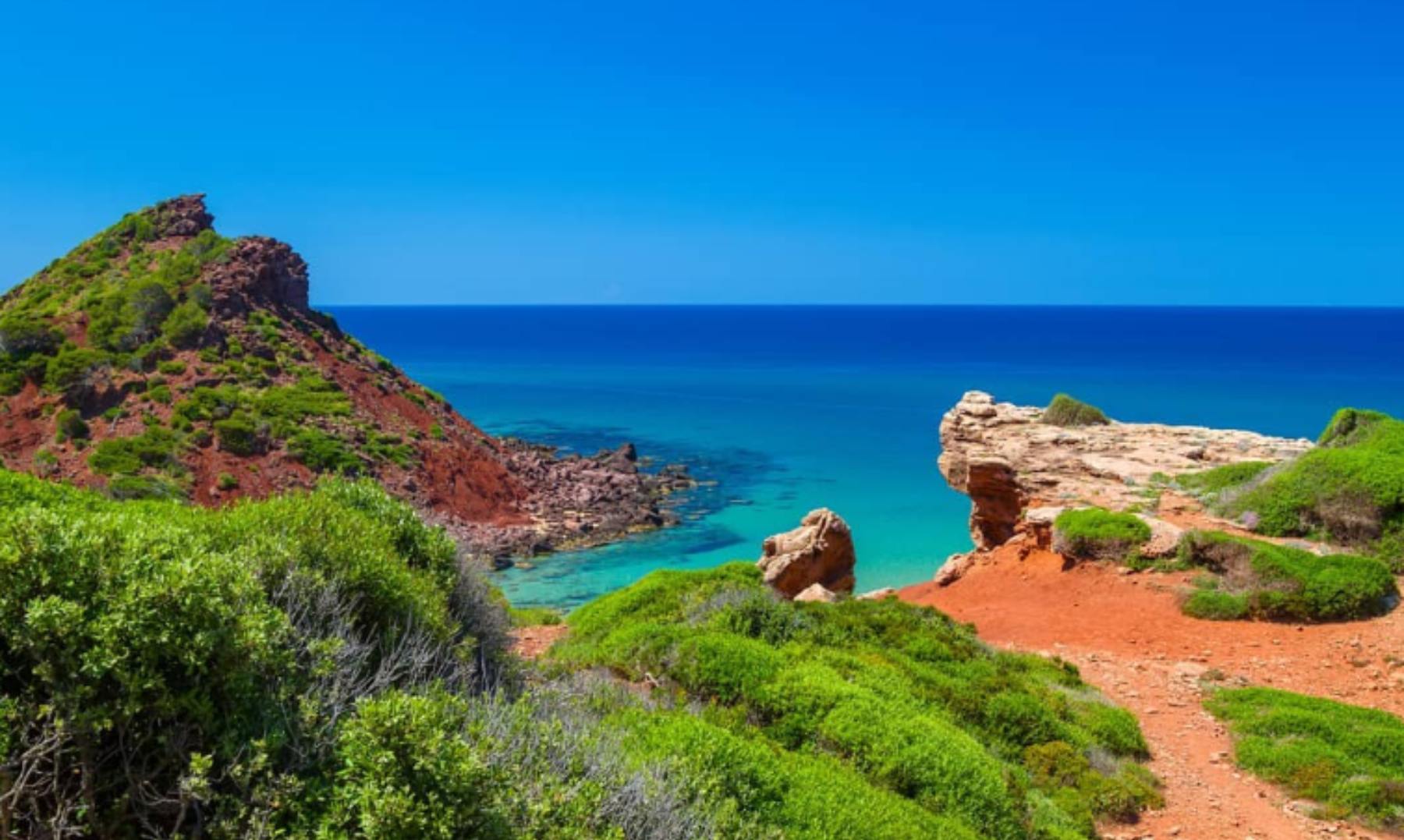 La playa virgen de Menorca con difícil acceso pero ubicada en un paraje natural increíble