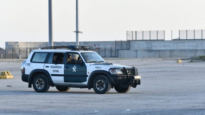 Un vehículo de la Guardia Civil en la zona portuaria de Ceuta