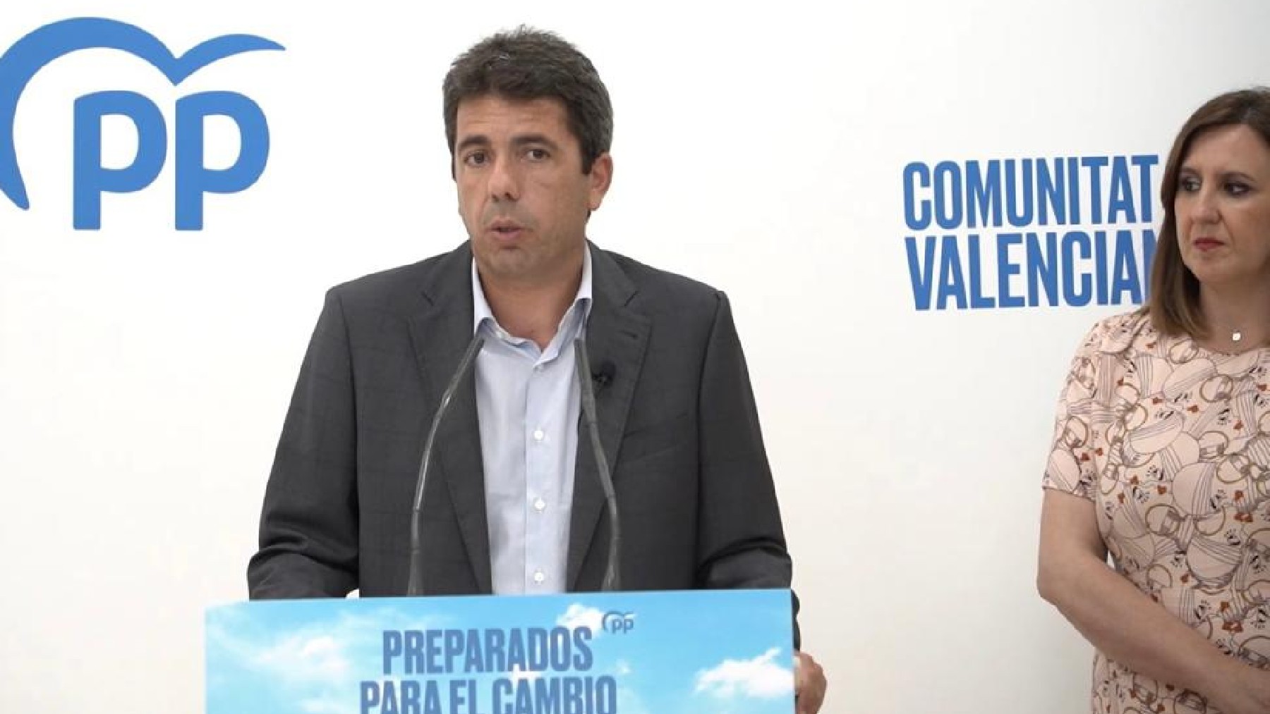 En primer término, el presidente del PP valenciano Carlos Mazón.
