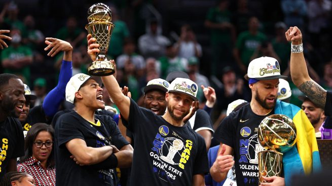 Curry guía a los Golden State Warriors hasta su séptimo anillo