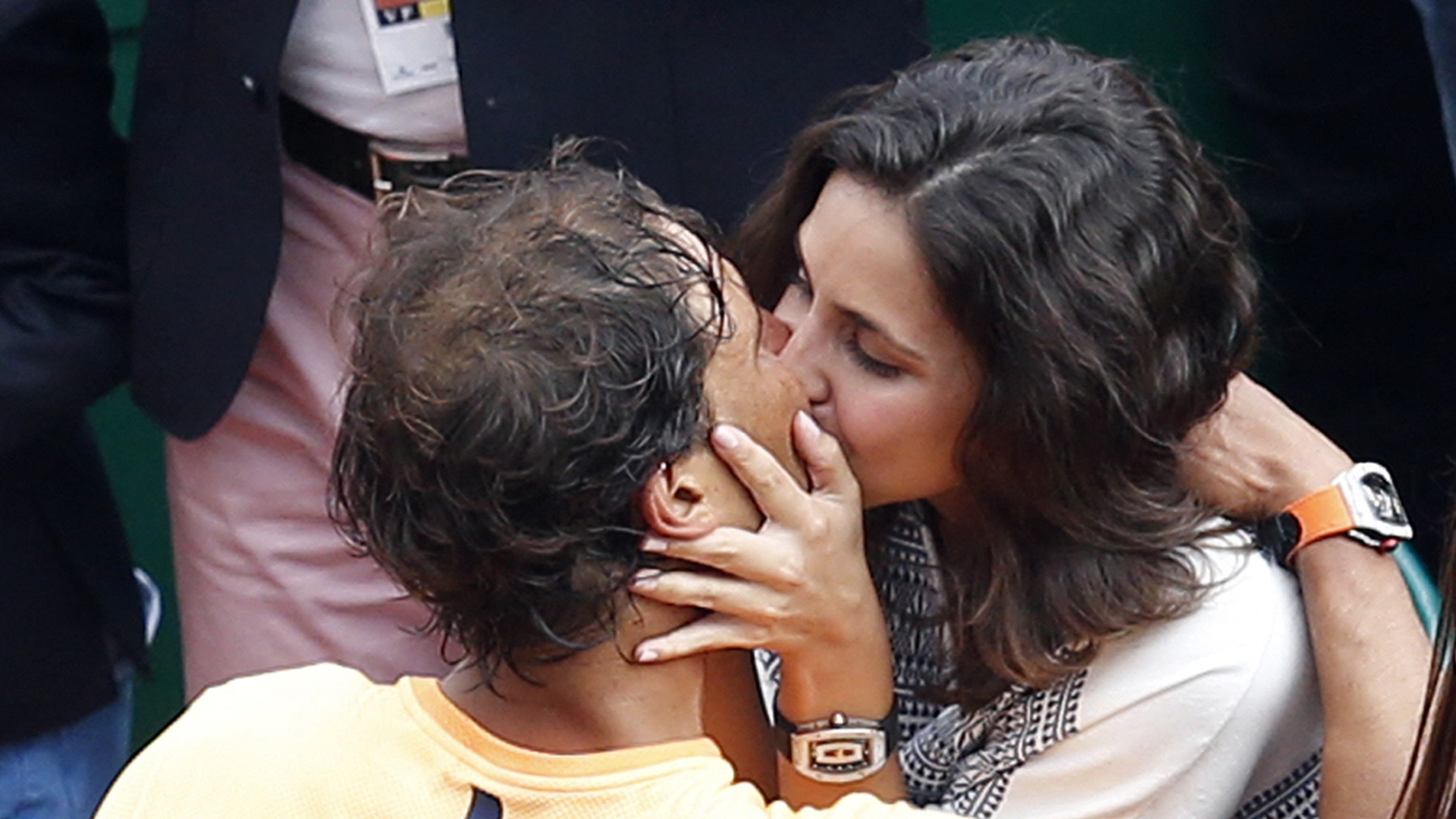 Nadal besa a Xisca tras ganar Roland Garros. (Getty)