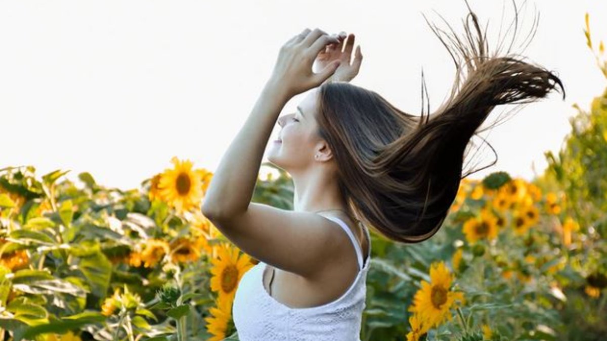 La razón de porqué el pelo se encrespa más en verano y cómo evitarlo