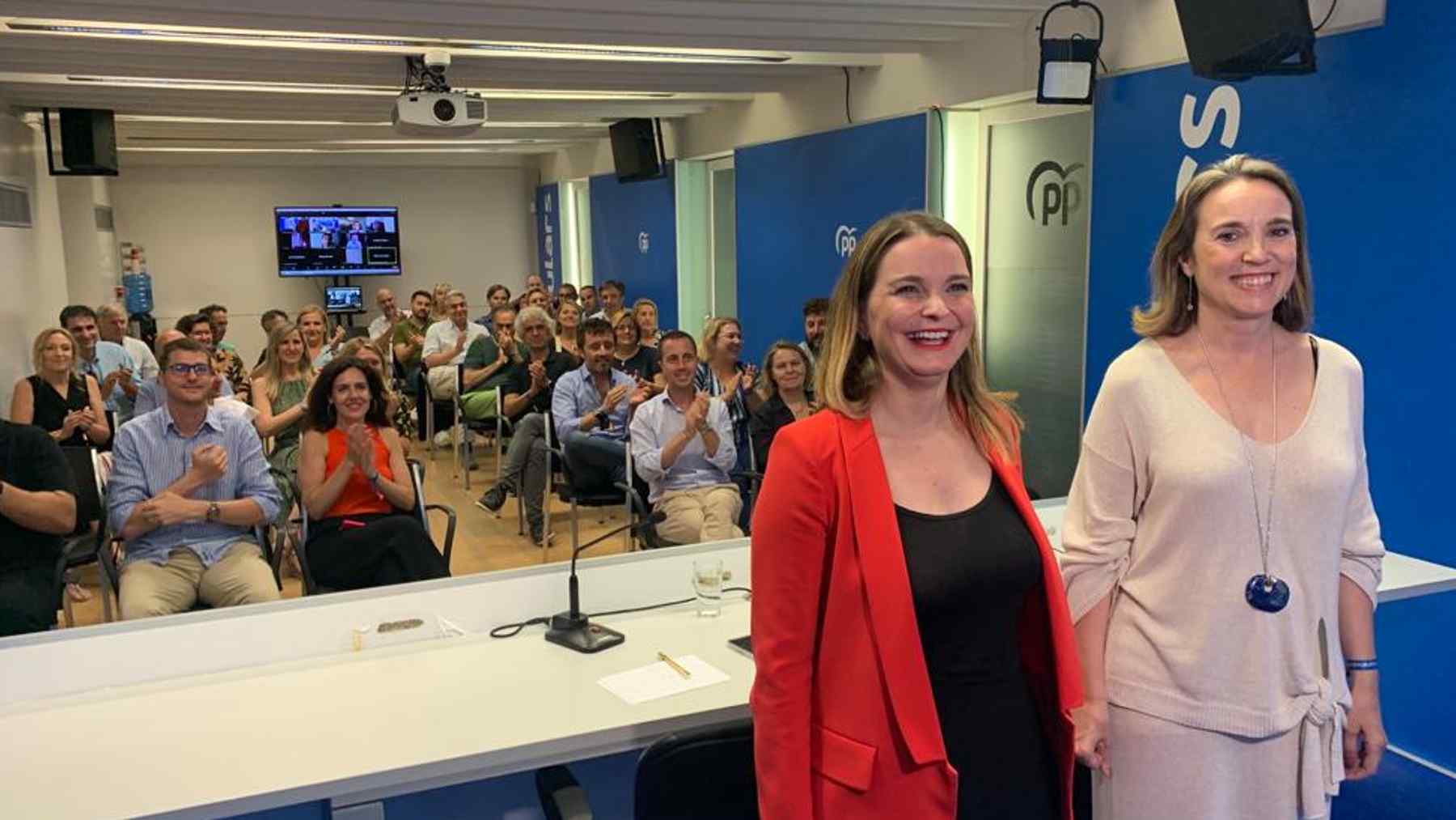 La presidenta del PP balear, Marga Prohens, y la secretaria general nacional, Cuca Gamarra.