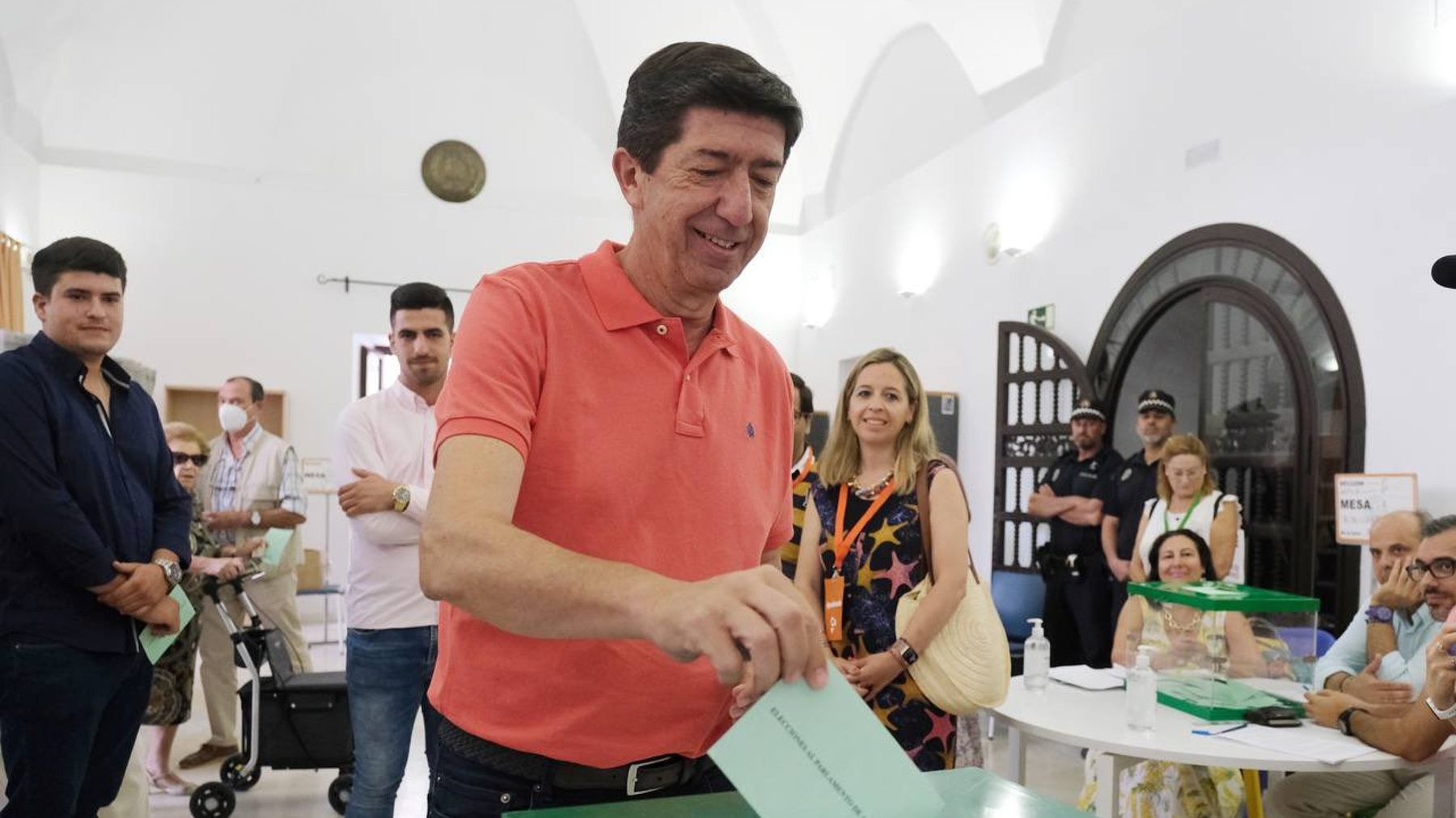 El candidato de Cs a la Presidencia de la Junta, Juan Marín, votando este domingo en Sanlúcar de Barrameda (CIUDADANOS).