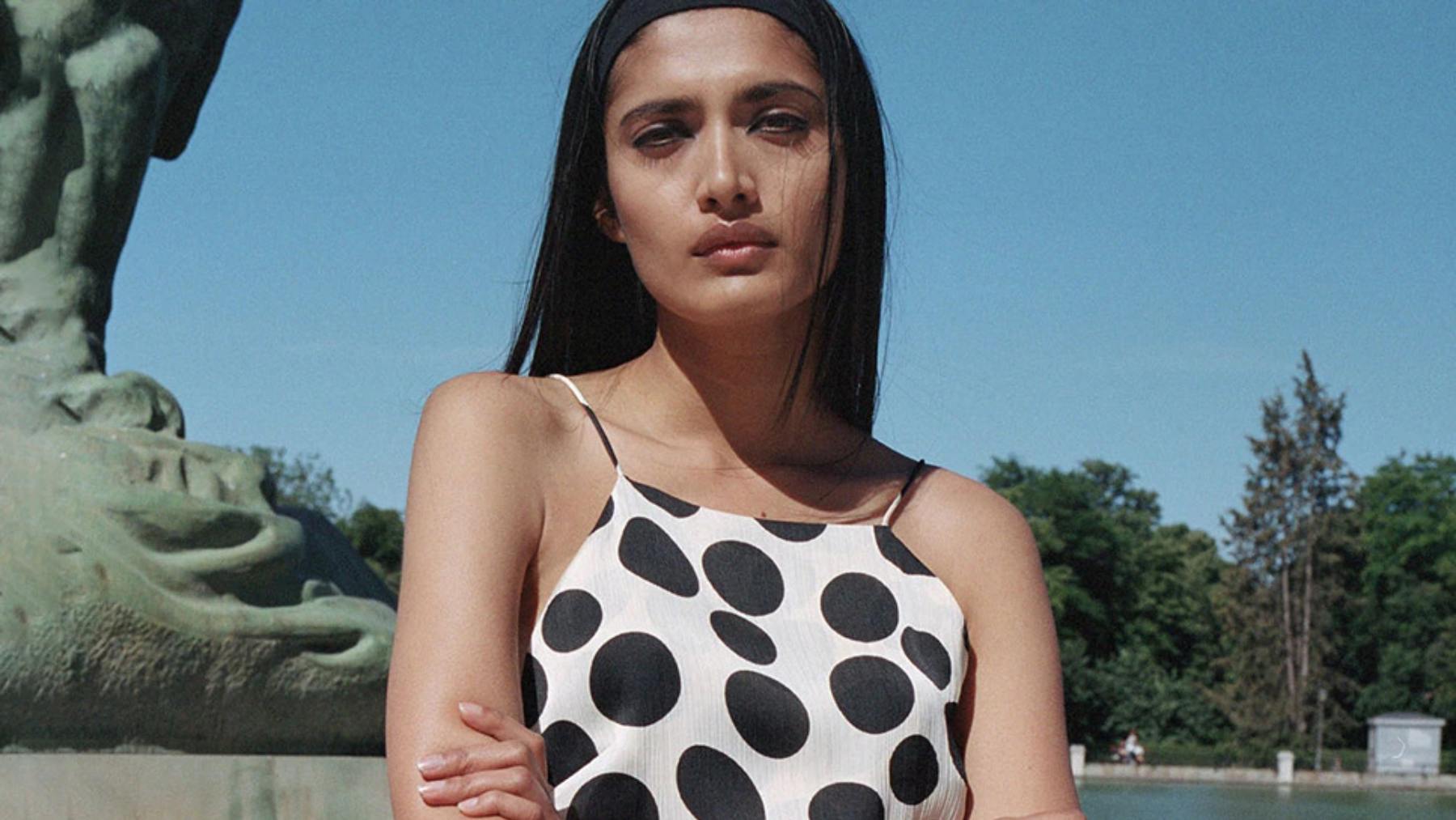 Sfera rebaja las zapatillas que pegarán con todos tus looks este verano