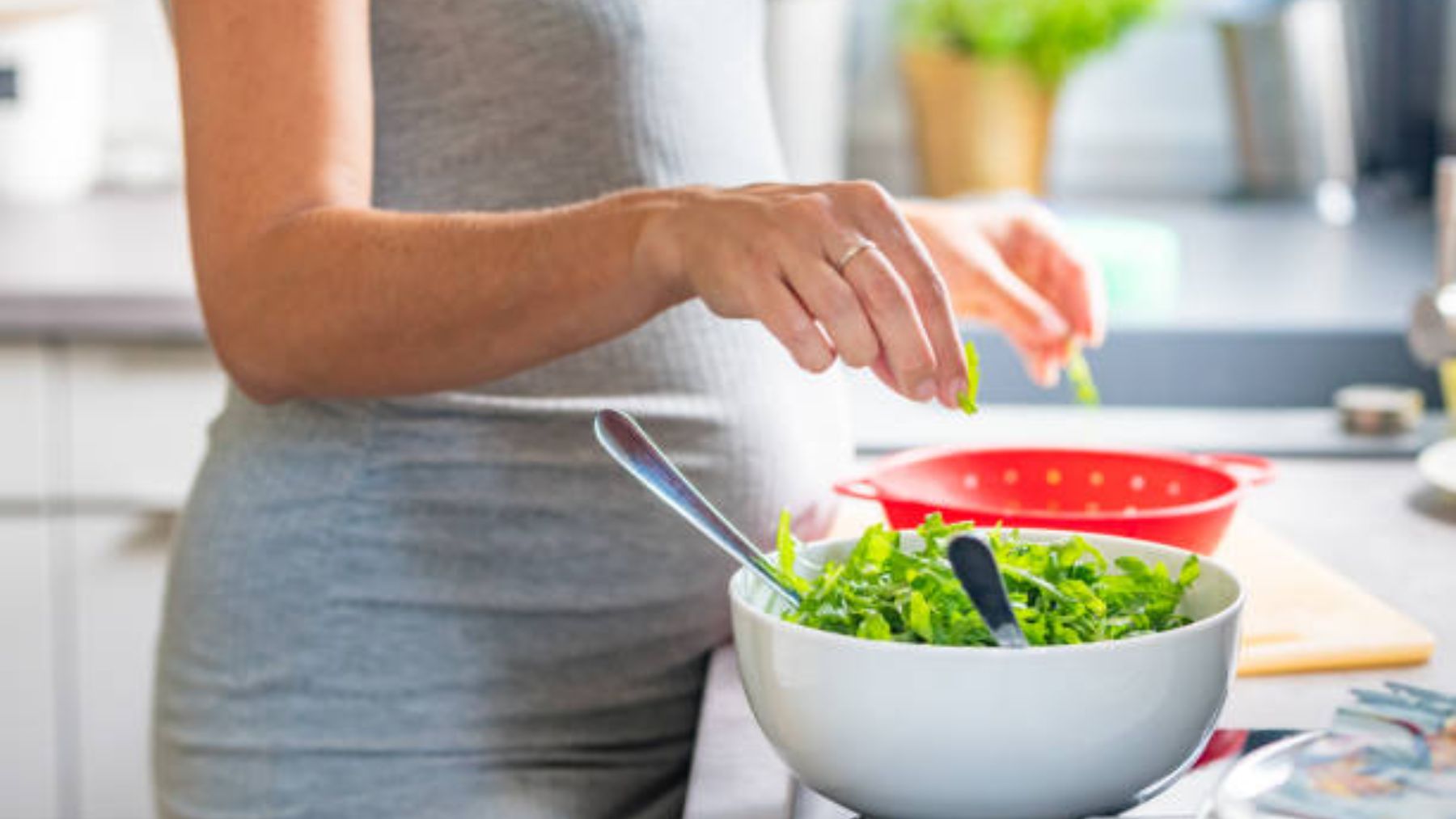 Descubre cómo seguir la dieta vegana en el embarazo