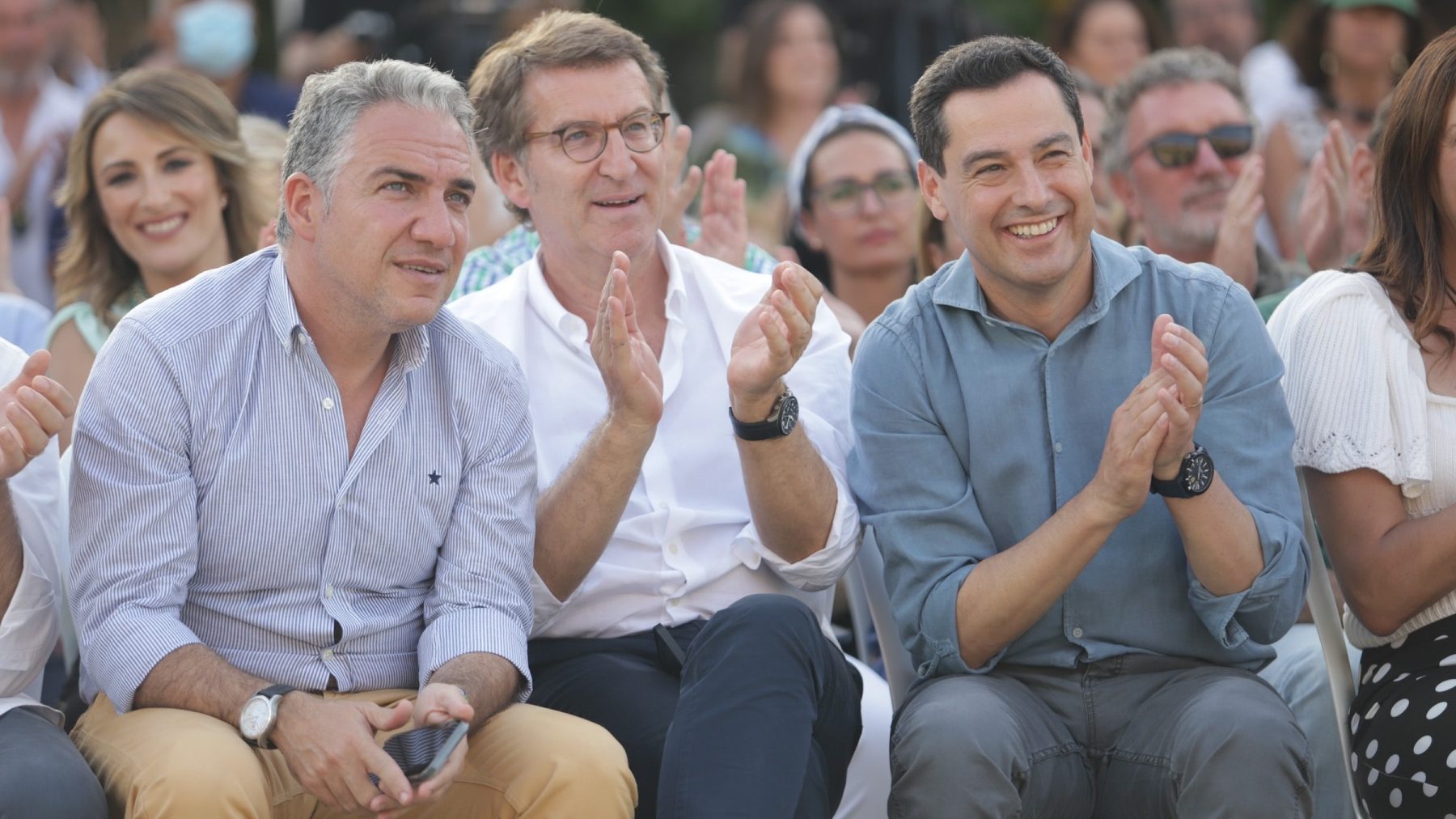 El coordinador general del PP, Elías Bendodo, junto a Alberto Núñez Feijóo y Juanma Moreno (EUROPA PRESS).
