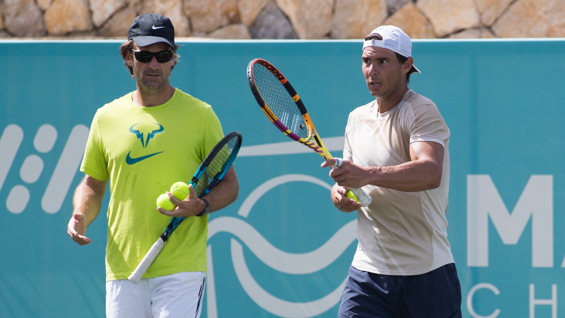 Moyá y Nadal, en un entrenamiento. (AFP)