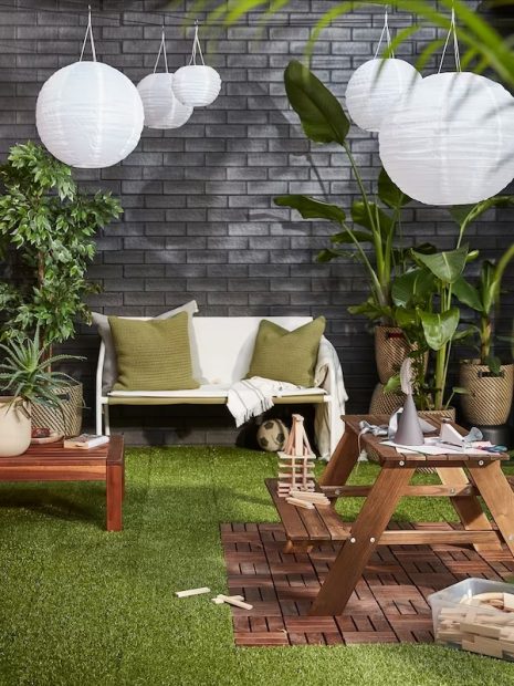 El sofá más barato de Ikea que va a quedar de locos en tu terraza