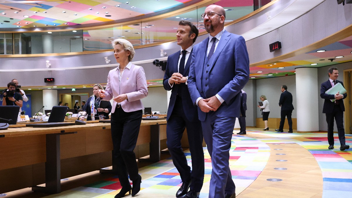 Ursula von Der Leyen, Emmanuel Macron y Charles Michel.