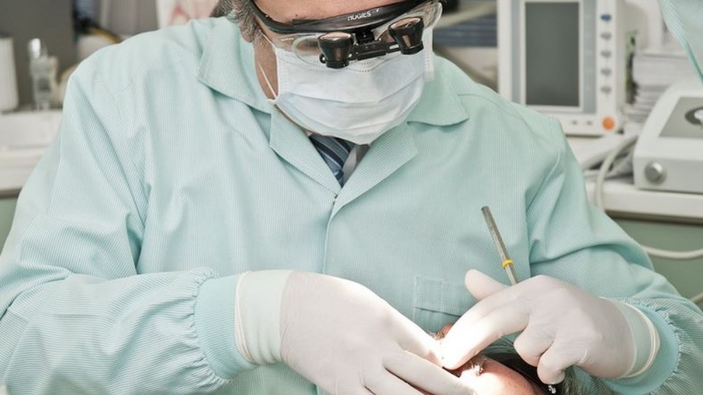 Quién no puede llevar implantes dentales