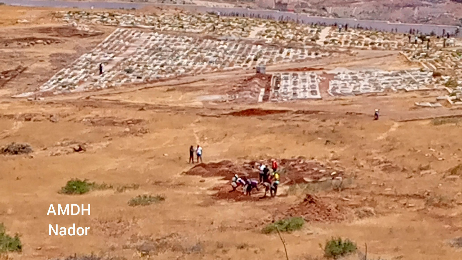 Denuncian que Marruecos prepara el entierro secreto de los inmigrantes de Melilla para ocultar pruebas