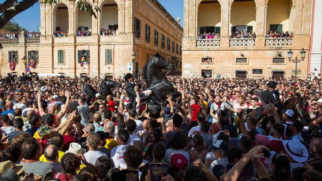 Celebración de las fiestas de Sant Joan de Ciutadella.