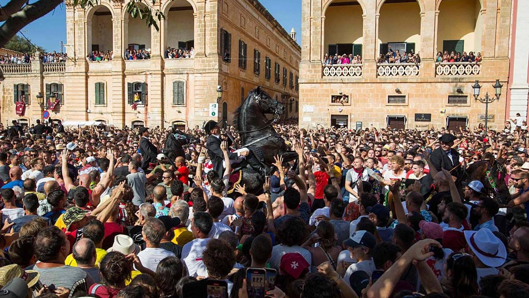 Celebración de las fiestas de Sant Joan de Ciutadella.
