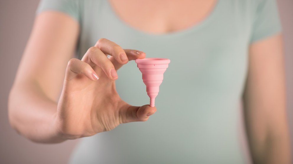 Descubrimos las ventajas de usar la copa menstrual en verano