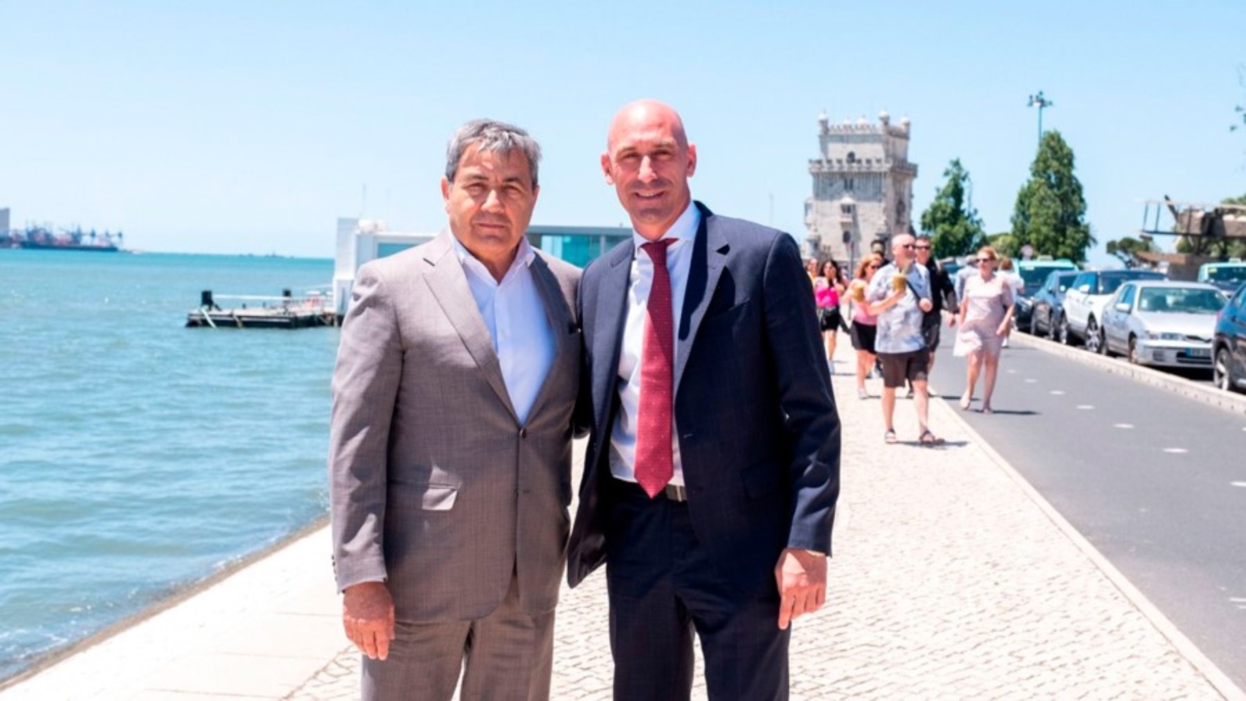Luis Rubiales, presidente de la RFEF, y Fernando Gomes, su homólogo luso, en Lisboa. (RFEF)