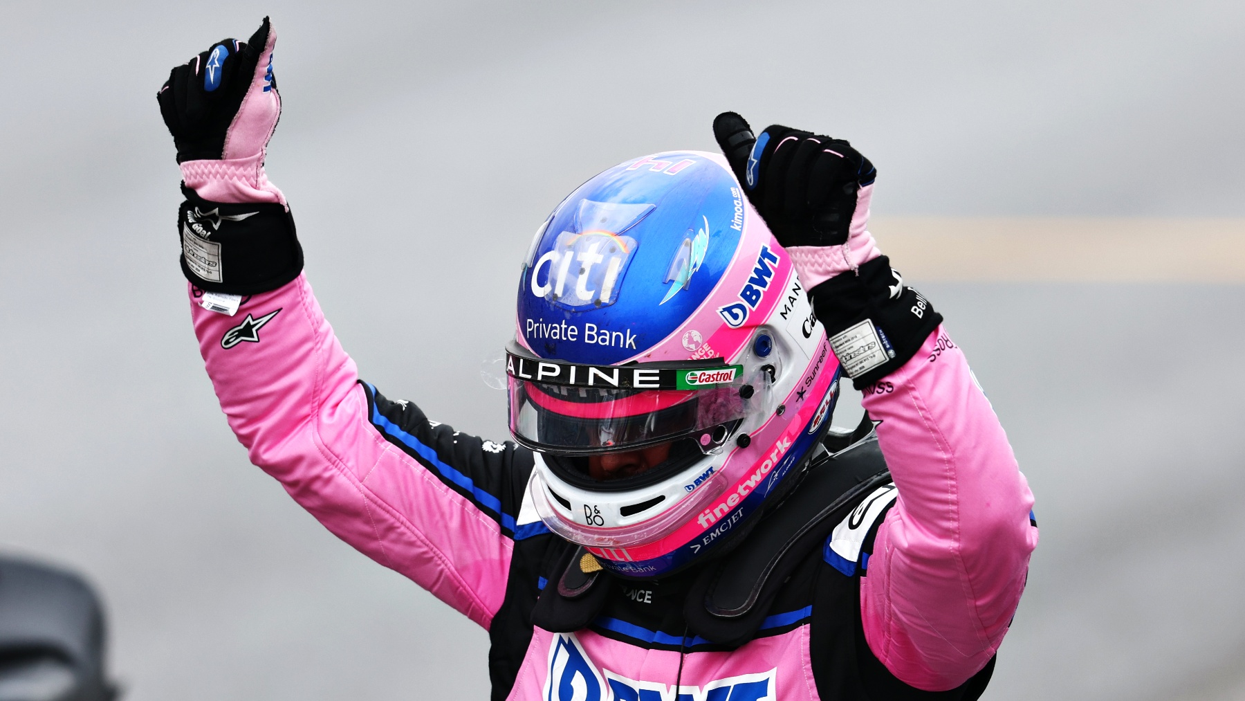 Fernando Alonso celebra su gran sesión de clasificación en Canadá. (Getty)