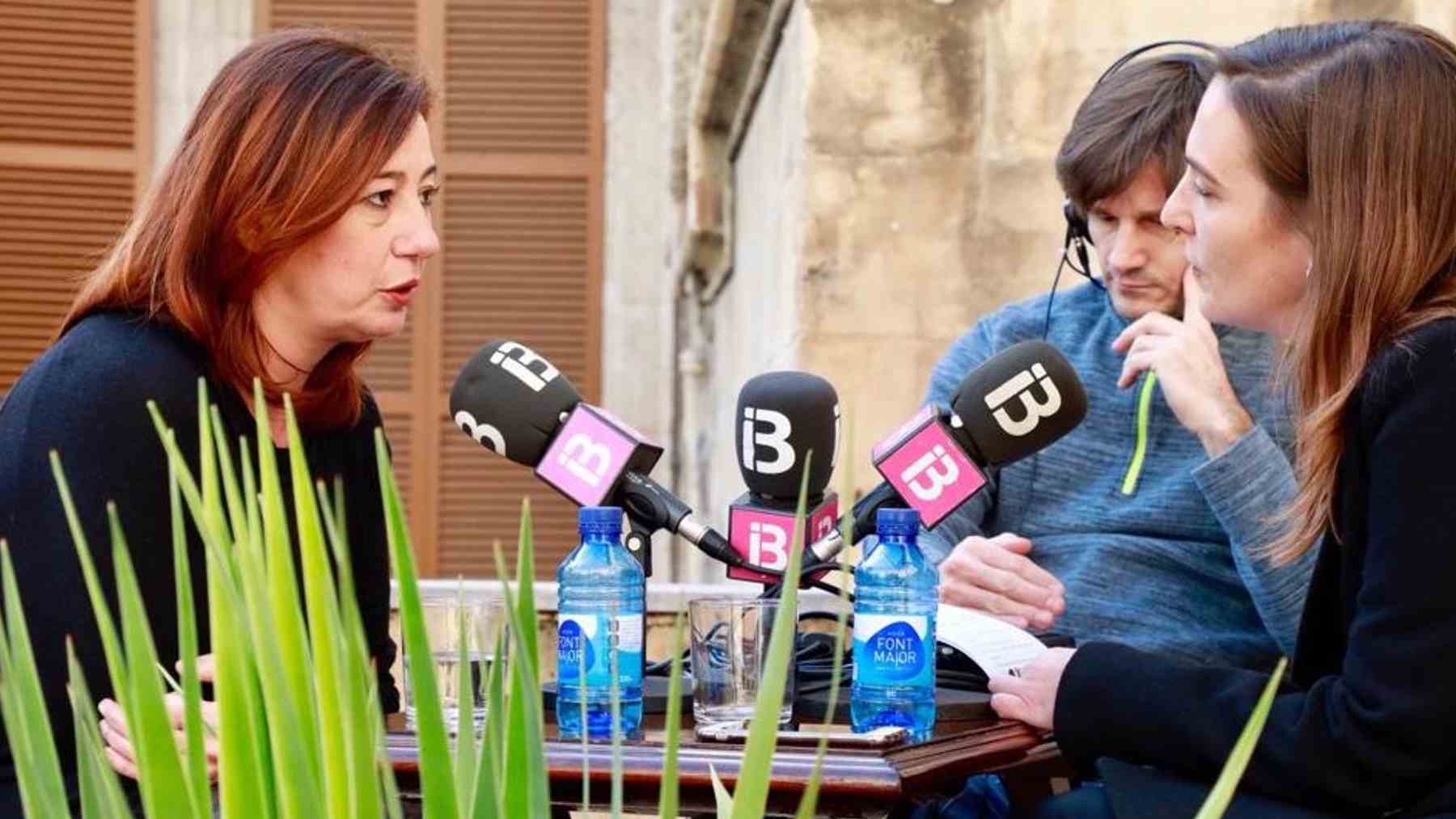 La presidente del Govern, Francina Armengol, entrevistada en un programa de IB3.