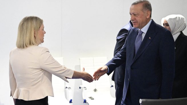 La primera ministra de Suecia, Margarita Andersson, y el presidente de Turquía Recep Tayyip Erdogan (Foto: AFP).