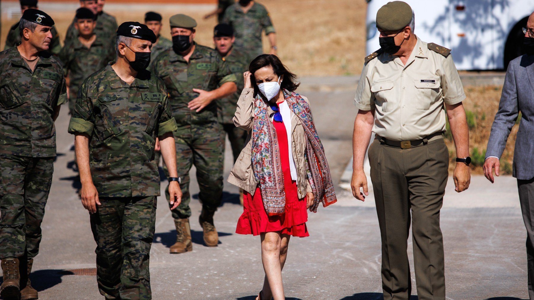 Margarita Robles, en una base militar. (Foto: EP)