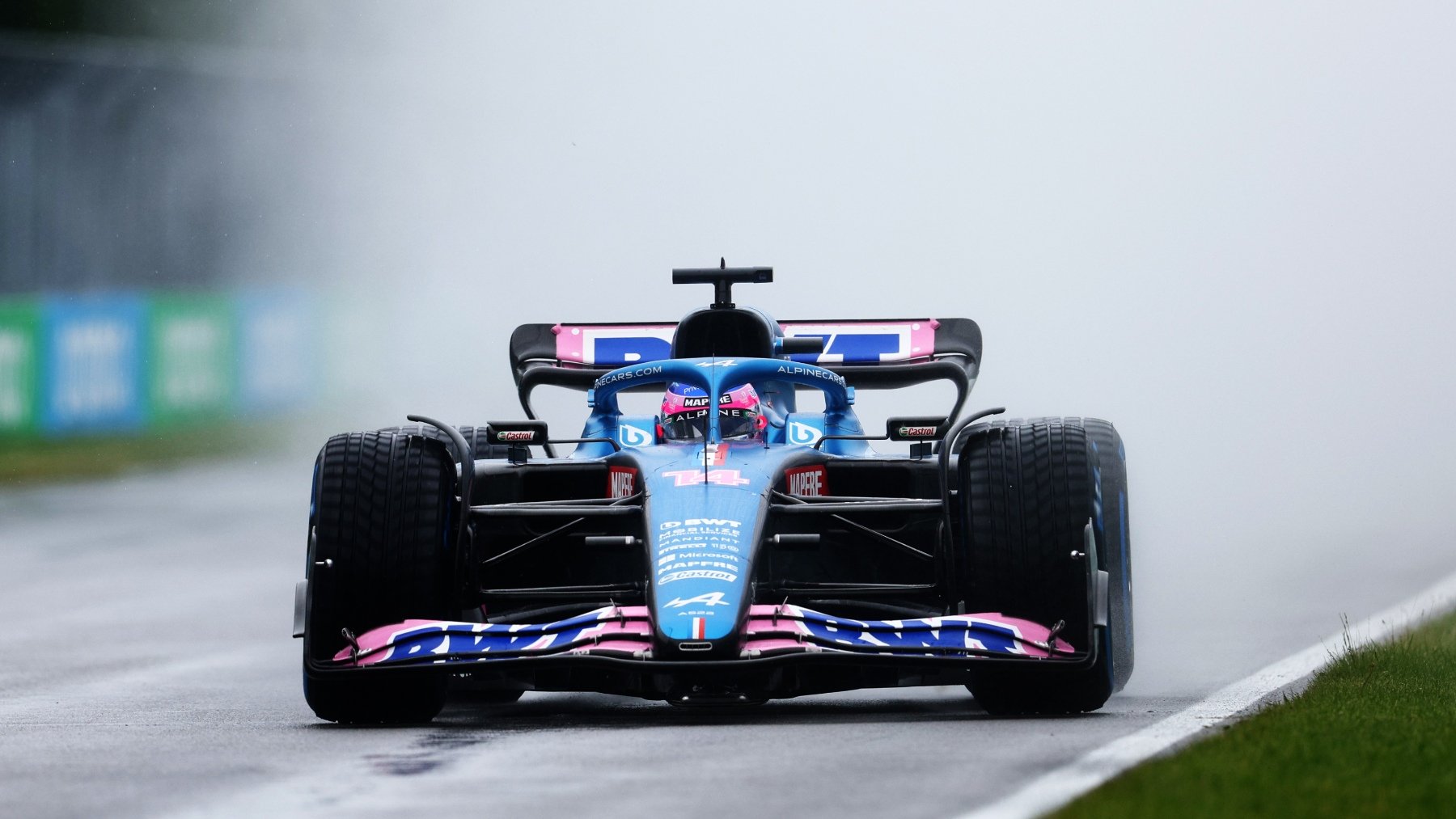 Fernando Alonso rodando bajo la lluvia en Canadá. (Getty)