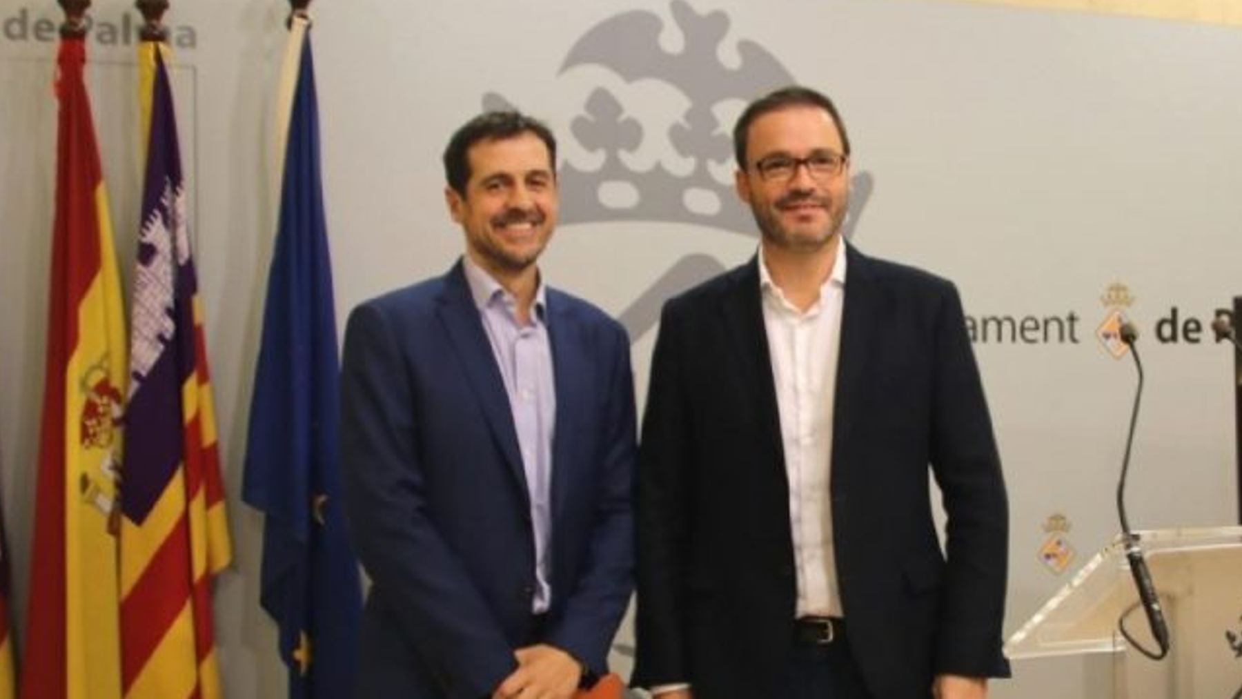 El presidente del IMI, el concejal Adrián García, y el alcalde de Palma, José Hila.