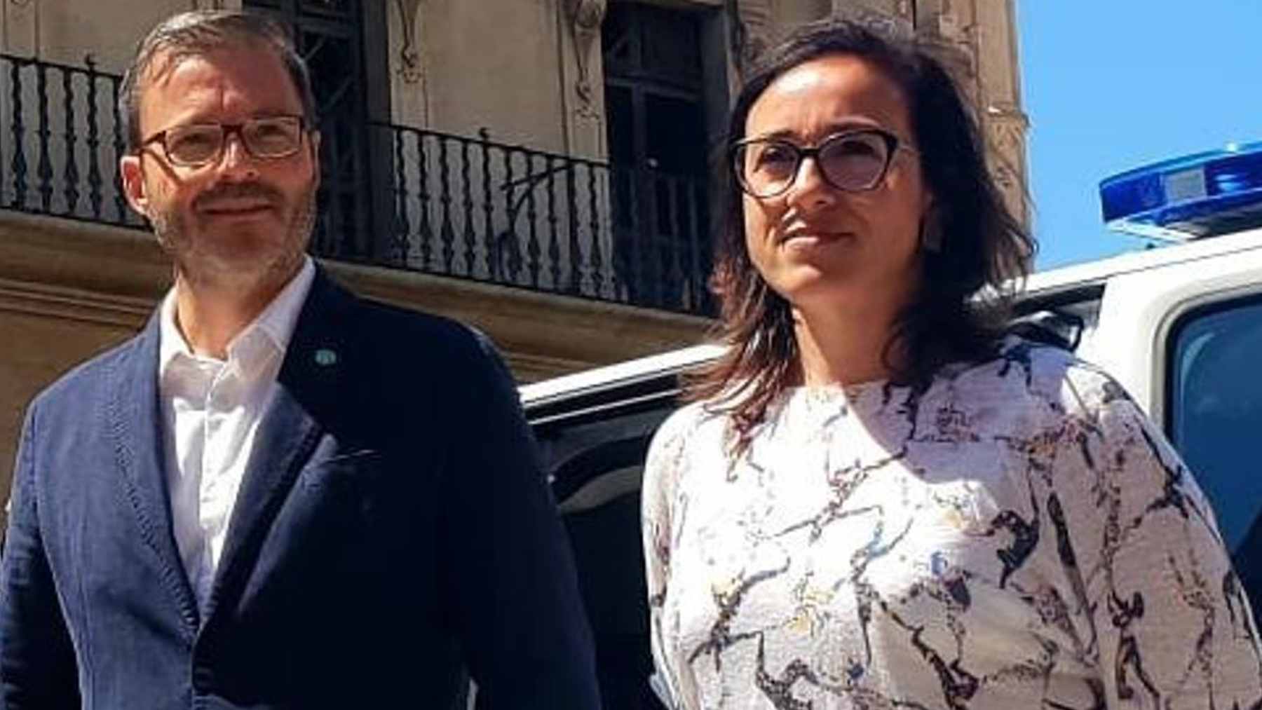 El alcalde de Palma, José Hila, con la concejala socialista de Seguridad Ciudadana, Joana María Adrover.