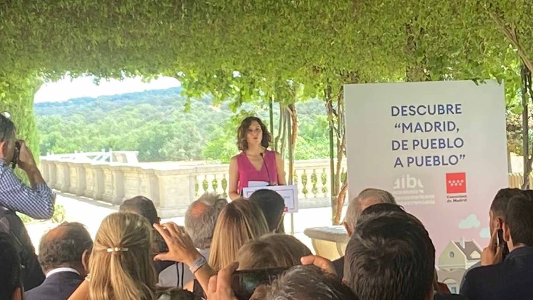 La presidenta de la Comunidad de Madrid, Isabel Díaz Ayuso, presenta el proyecto Madrid, de pueblo a pueblo, destinado al impulso del turismo gastronómico.