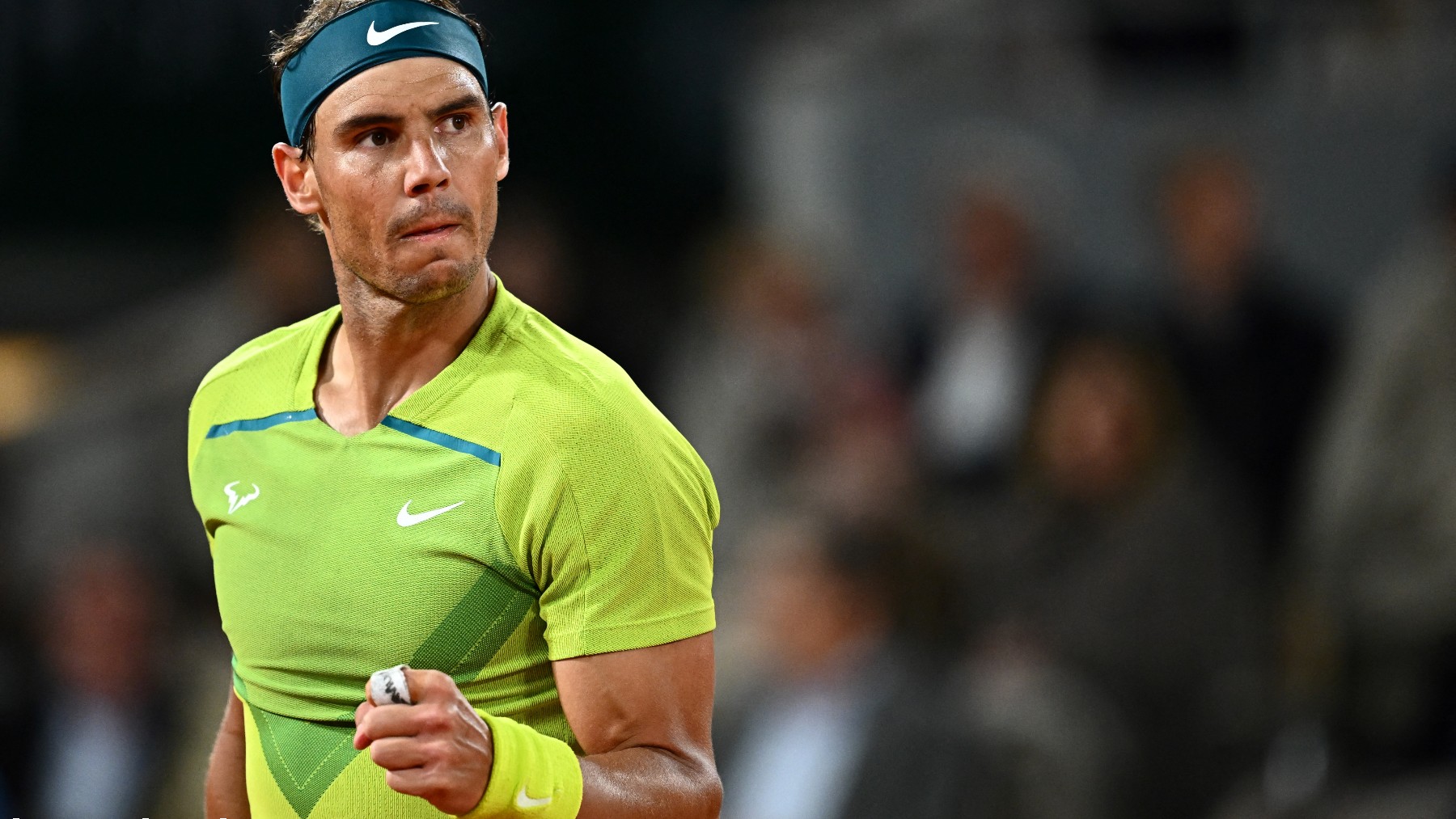 Rafa Nadal celebra un punto ganado ante Novak Djokovic. (AFP)