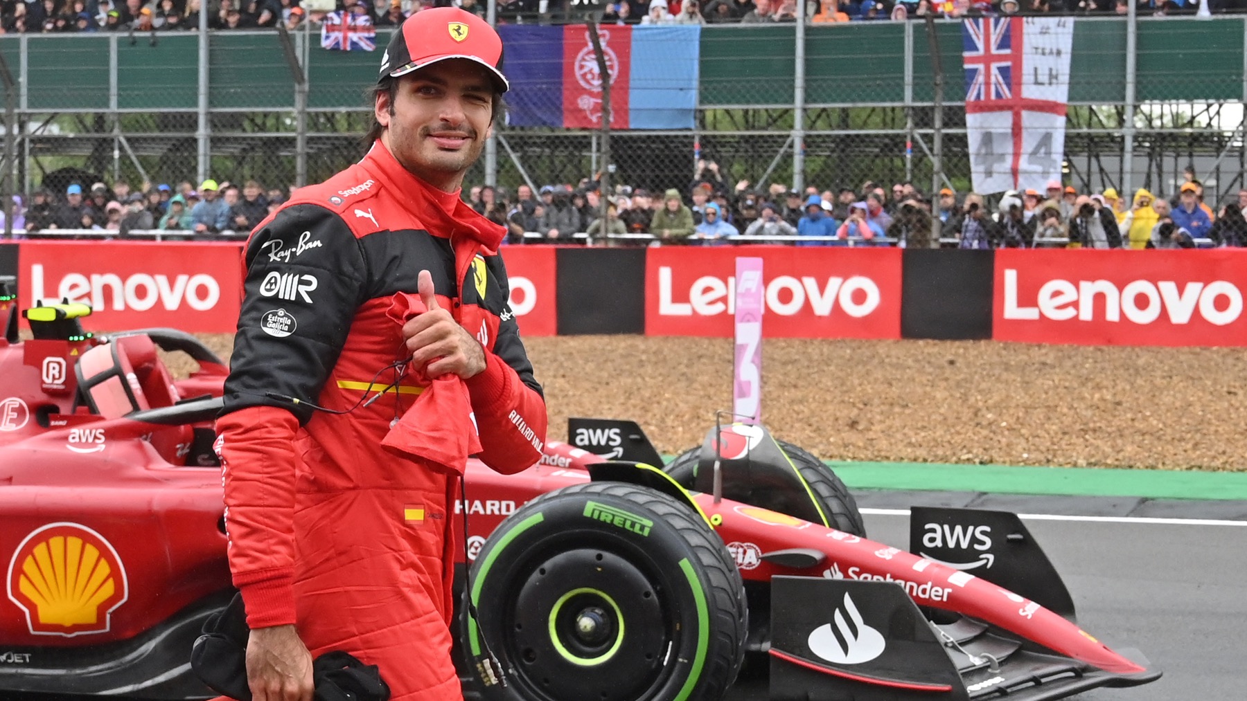 Carlos Sainz tras lograr la pole con su Ferrari en Silverstone. (AFP)