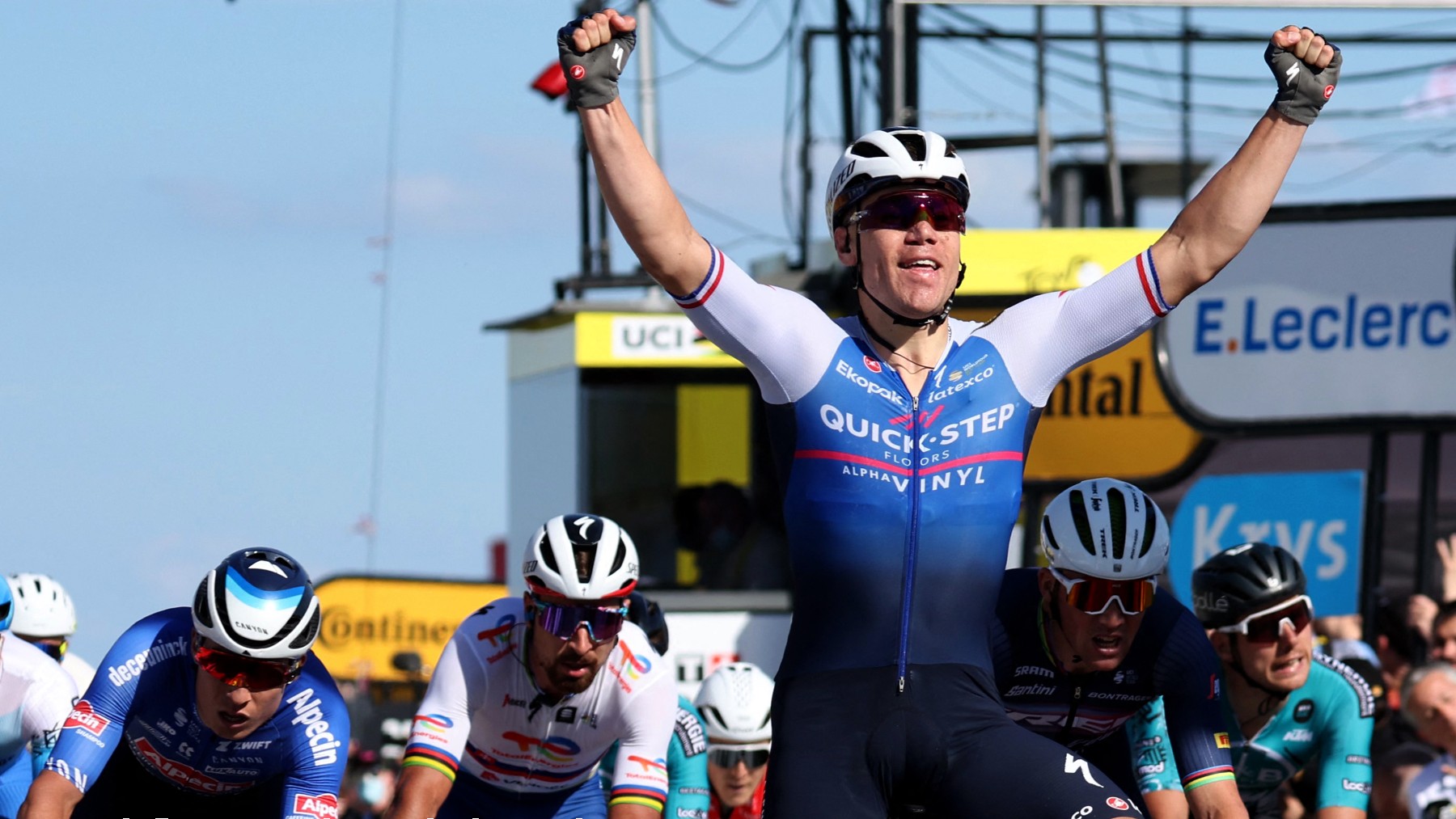 Fabio Jakobsen celebra su victoria en el Tour. (AFP)