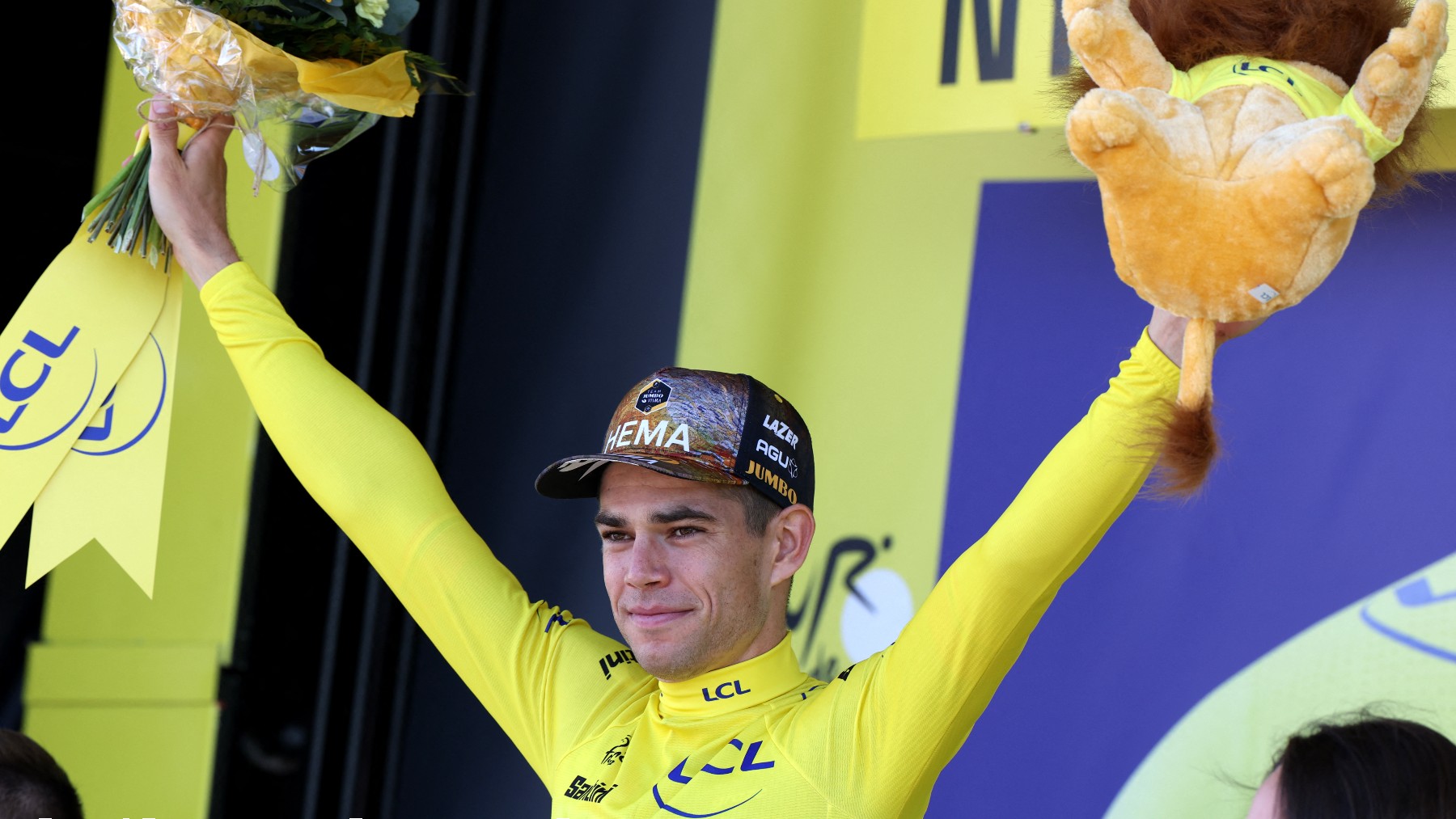 Wout van Aert, con el maillot de líder del Tour. (AFP)