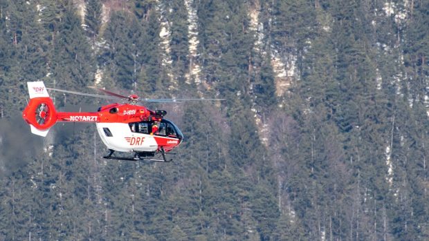 Un helicóptero de rescate en los Alpes 