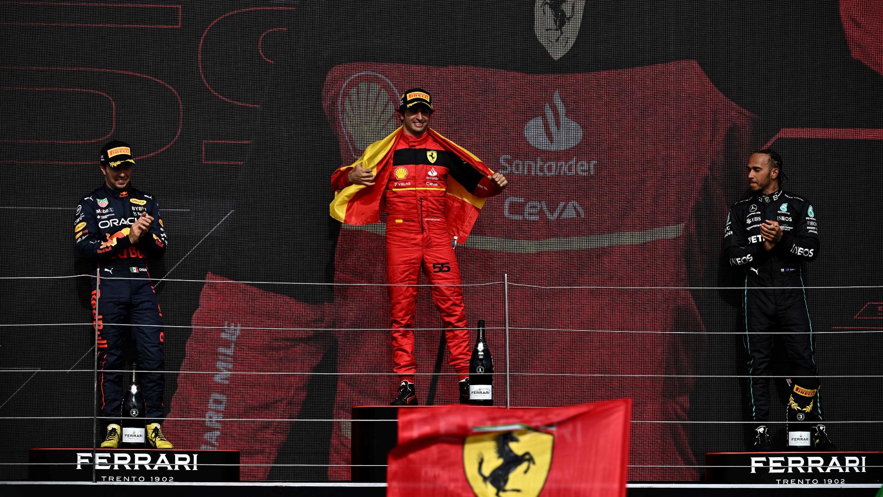 Carlos Sainz en el podio de Silverstone. (Getty)
