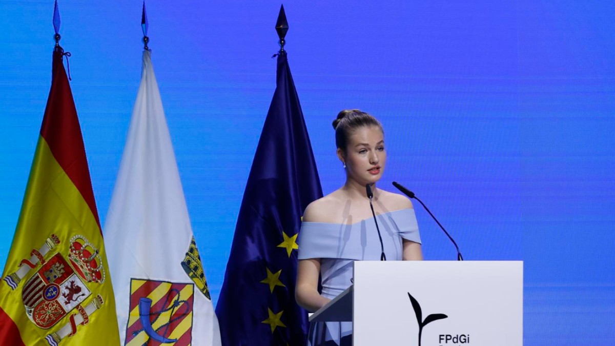 La princesa Leonor pronuncia un discurso en la entrega de los Premios  Princesa de Girona.
