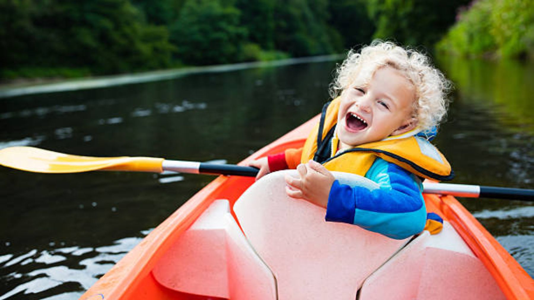 Cómo iniciar a los niños en la práctica del kayak