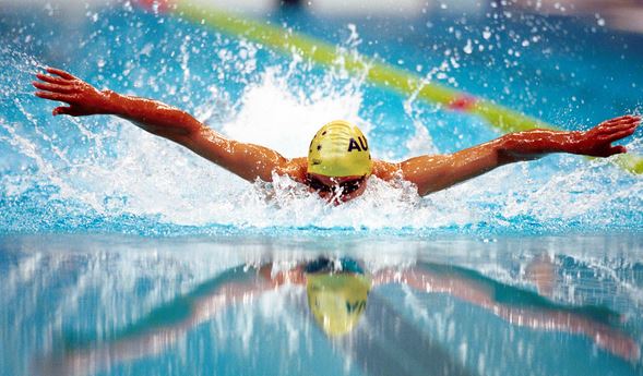 ¿Qué estilo de natación debes hacer según tu cuerpo? Apréndelo y lánzate al agua este verano
