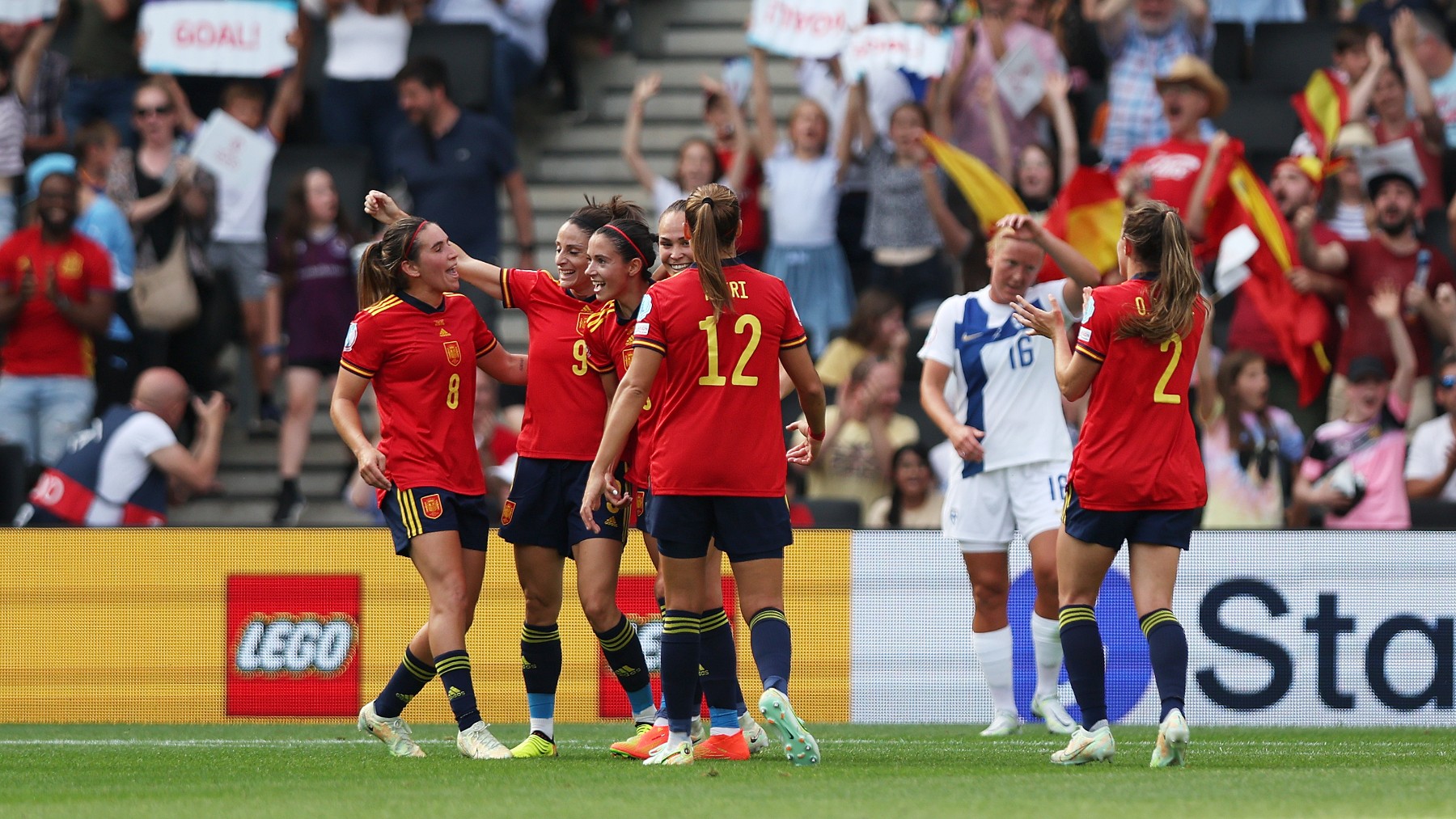 España celebra un gol contra Finlandia. (Getty)