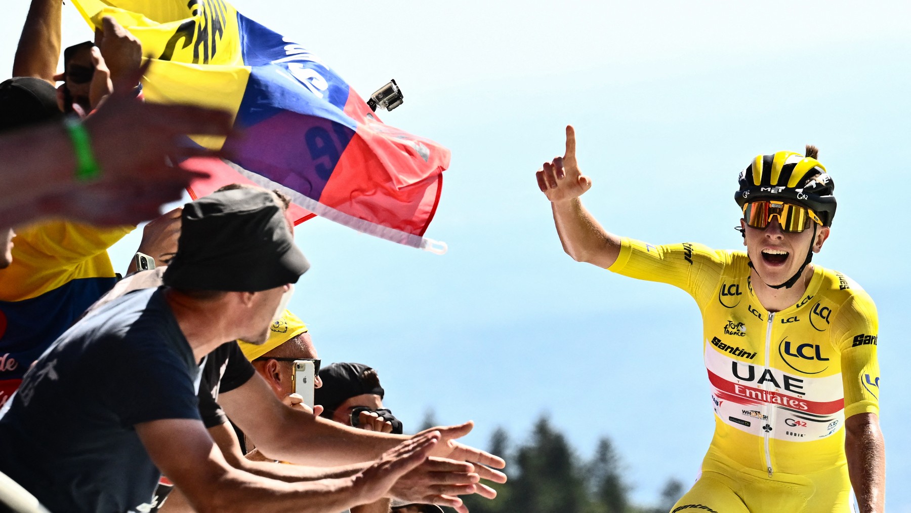 Pogacar celebra su victoria en una etapa. (AFP)