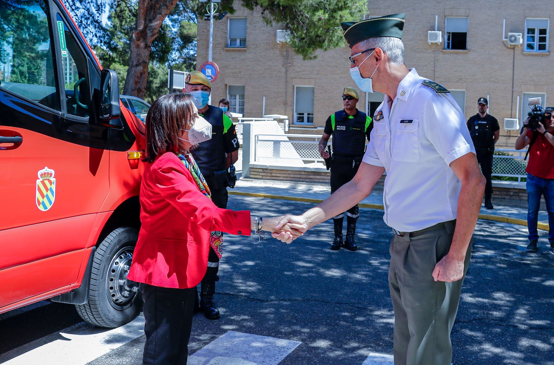 Margarita Robles visita el Hospital Militar de Zaragoza