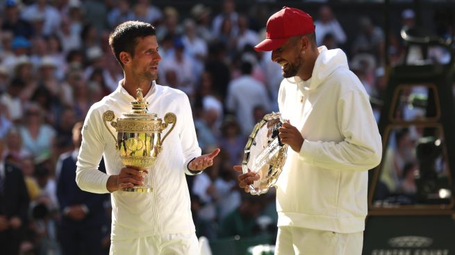 Djokovic, junto a Kyrgios en la entrega de premios de Wimbledon