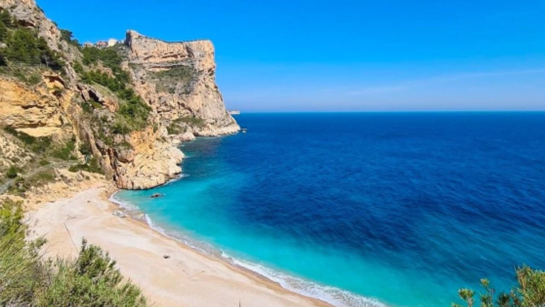 La paradisíaca cala en Alicante que es un tesoro para los amantes del submarinismo