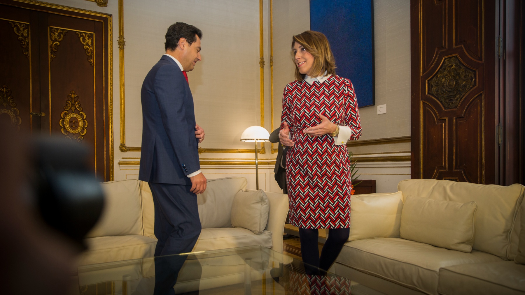 Juanma Moreno y Susana Díaz en una reunión en el Palacio de San Telmo (MJ LÓPEZ / EUROPA PRESS).