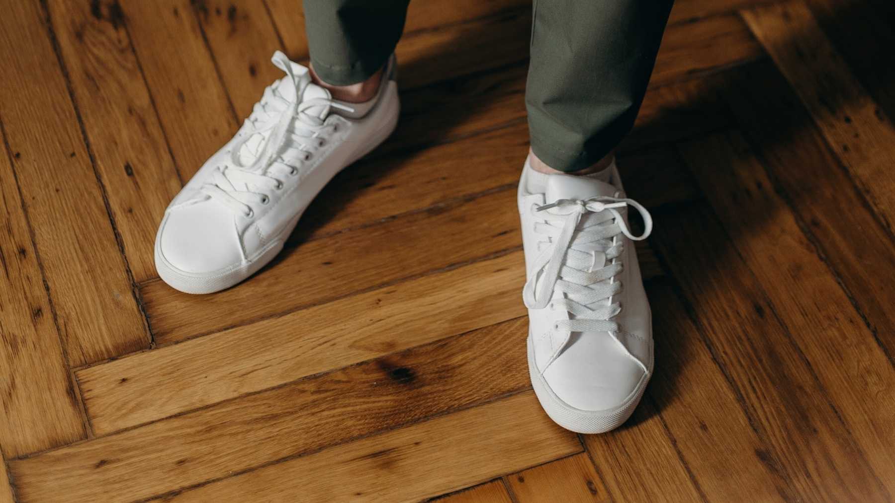 Las 6 mejores zapatillas blancas que necesitas para este verano