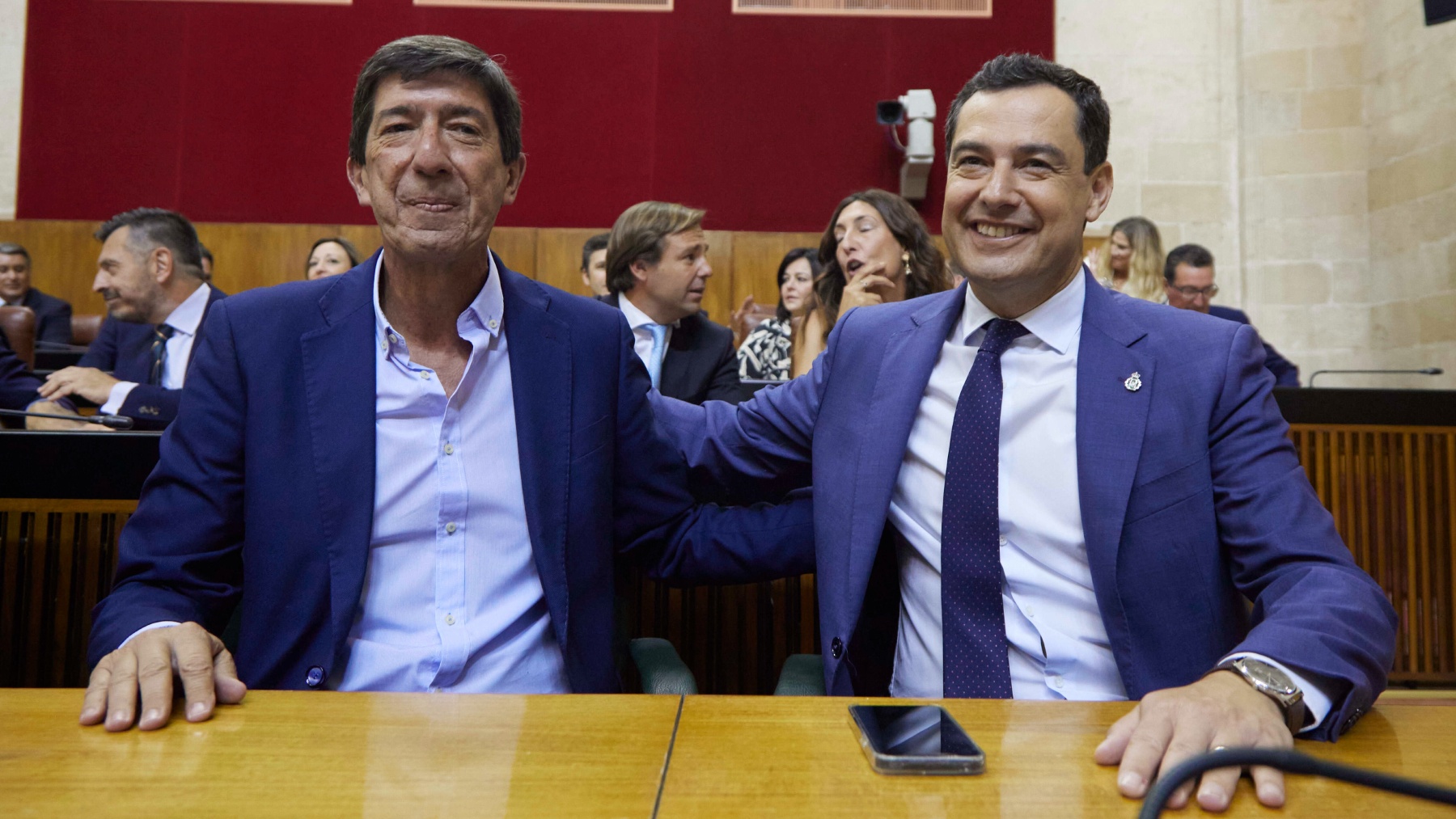 Juanma Moreno y Juan Marín, antes de la sesión constitutiva del Parlamento andaluz de la XII Legislatura (EUROPA PRESS).