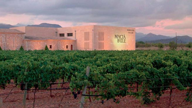 La bodega y los viñedos de Macià Batle, en Santa Maria.