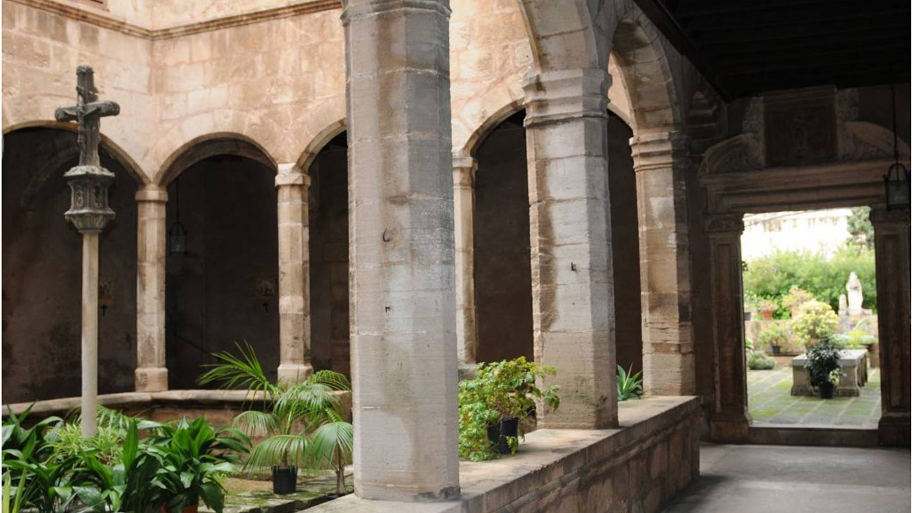 Claustro del convento de Ses Jerònimes en Palma.