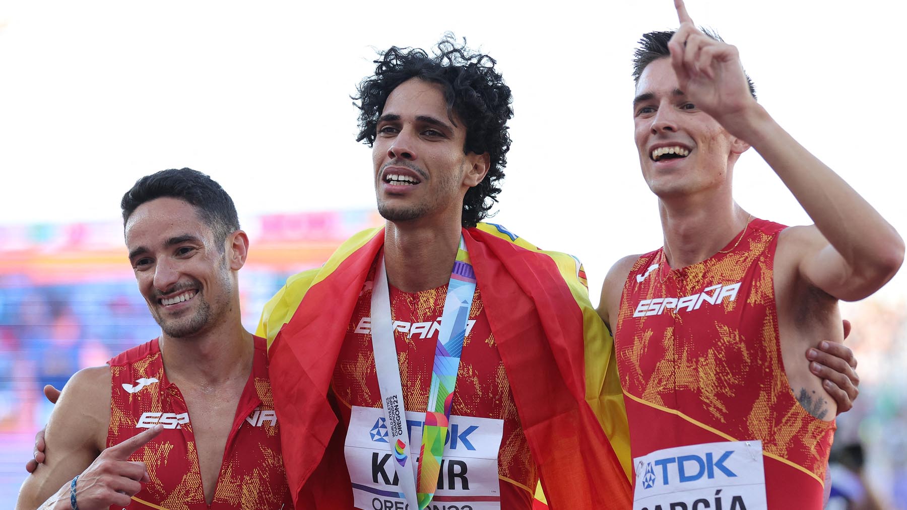 Ignacio Fontes, Mo Katir y Mario García (Foto: AFP).