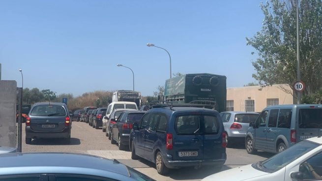 Colas para pasar la ITV en la estación de Son Castelló, Palma.